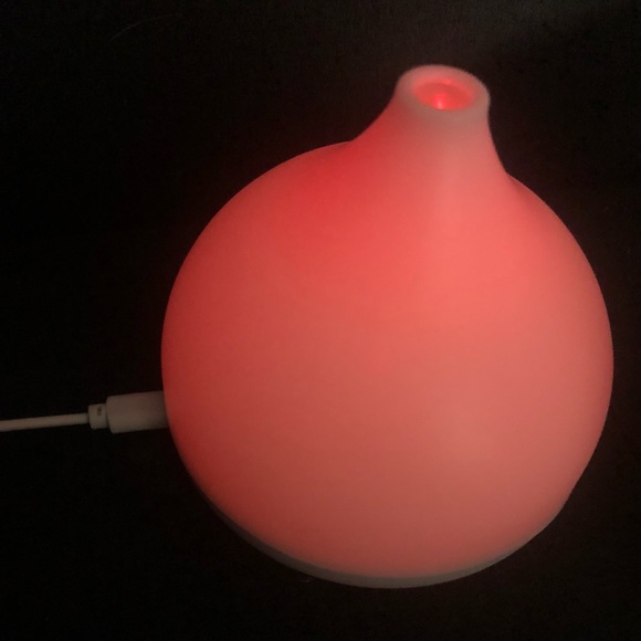 Color Changing Lights Diffuser - Picture 3 of 3